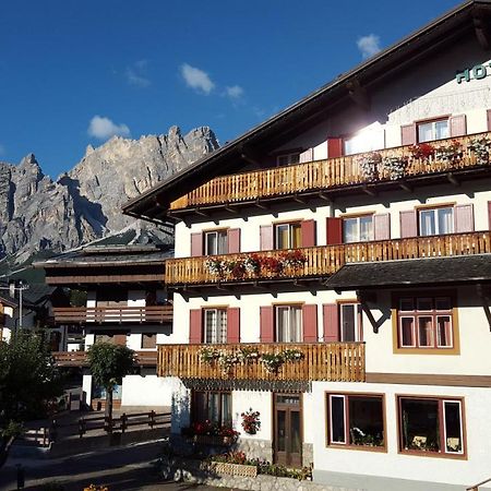 Hotel Bellaria - Cortina dʼAmpezzo Extérieur photo