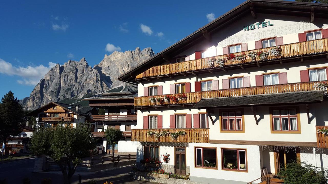 Hotel Bellaria - Cortina dʼAmpezzo Extérieur photo